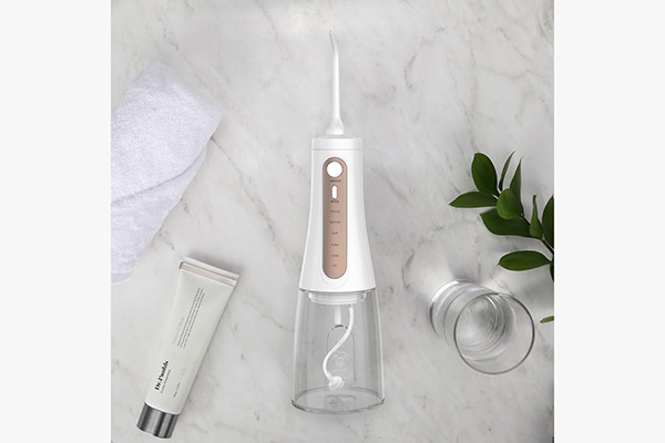 How to Clean Your Teeth At Home Jak si čistit zuby doma